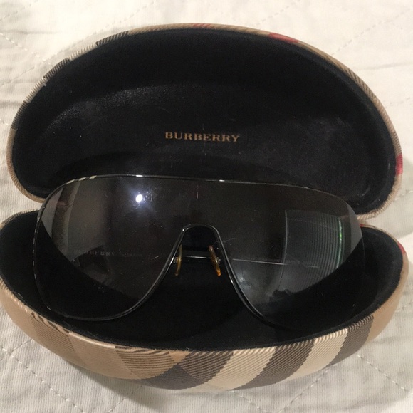 Beautiful and authentic Burberry shades😎😍 - Picture 5 of 7